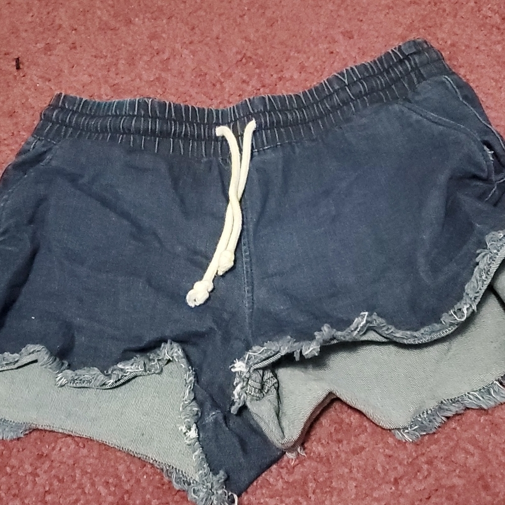 Shorts - Picture 3 of 3
